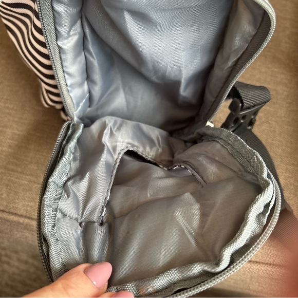 Sable Black & White Striped Backpack Diaper Bag. Excellent conditional INV25/478 - Picture 10 of 16